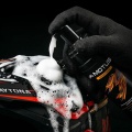 zestaw-do-czyszczenia-kaskow-mr-motus-helmet-cleaner2.jpg